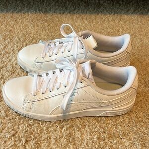 White PUMA shoe, beautiful condition!